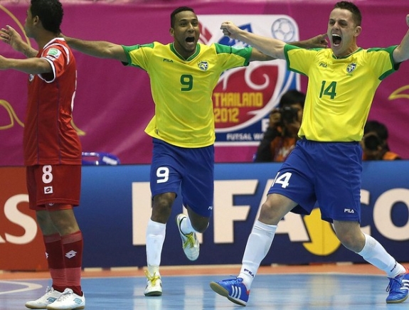 Seleção Brasileira passa fácil pelo Panamá com direito à show intelliano